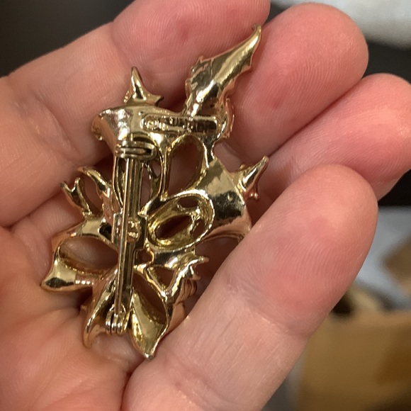 Bell, Christmas , berry,gerry - Picture 3 of 3